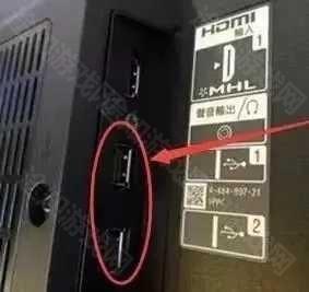 U盘插入设备示意图